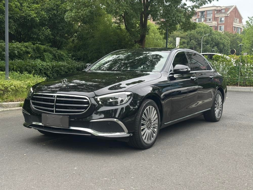 Mercedes-Benz E-Class 2022 — фото автомобиля