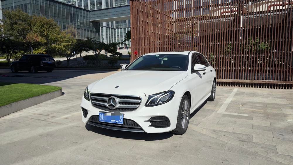 Mercedes-Benz E-Class 2019 — фото автомобиля