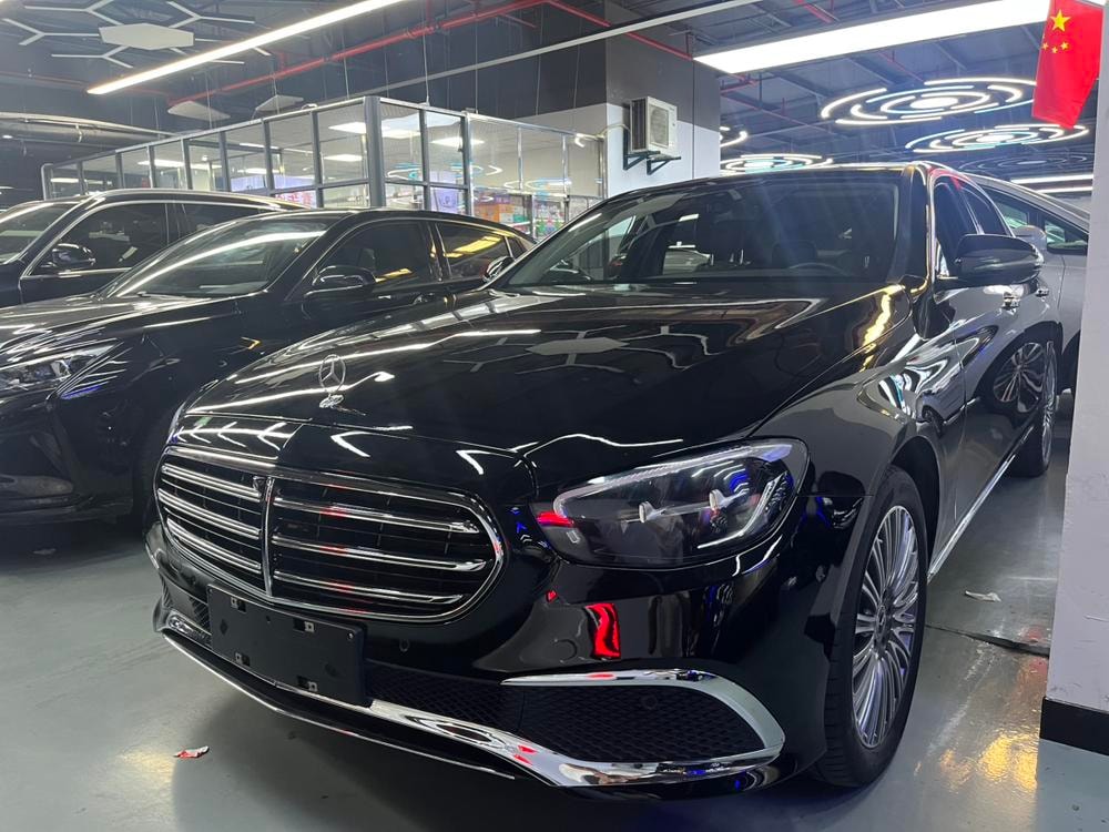 Mercedes-Benz E-Class 2023 — фото автомобиля