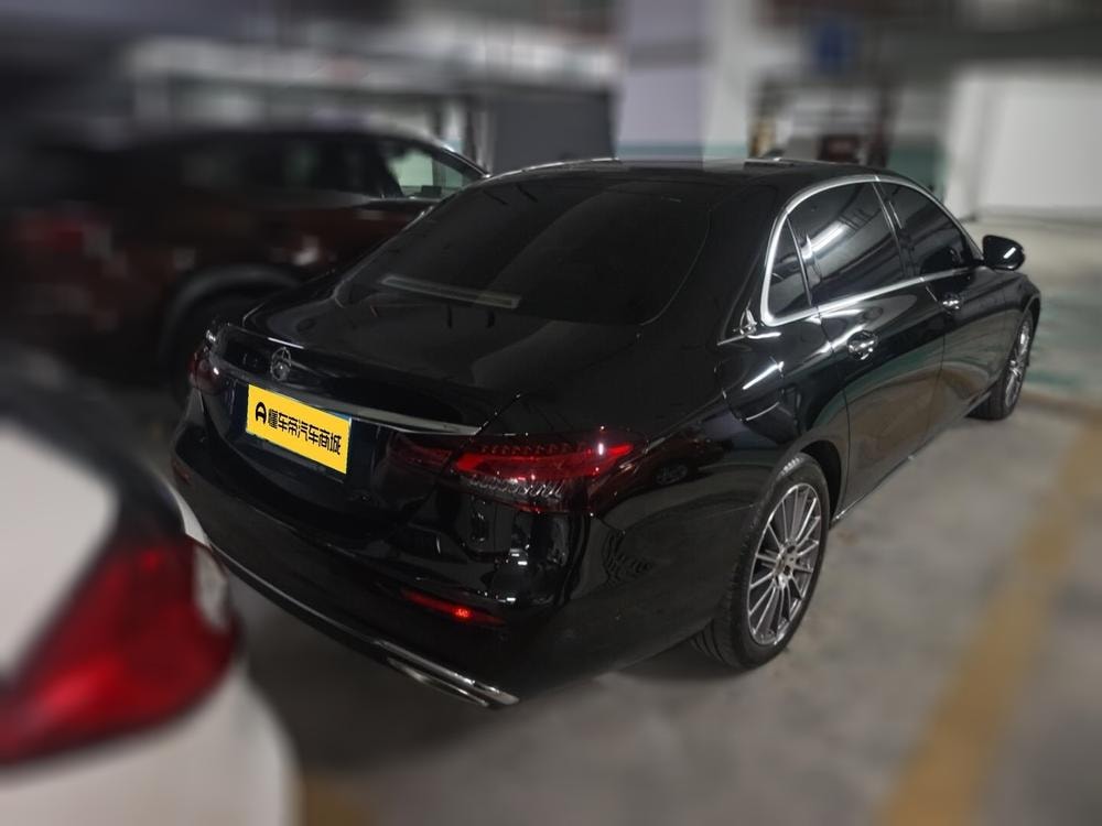 Mercedes-Benz E-Class 2022 — фото автомобиля