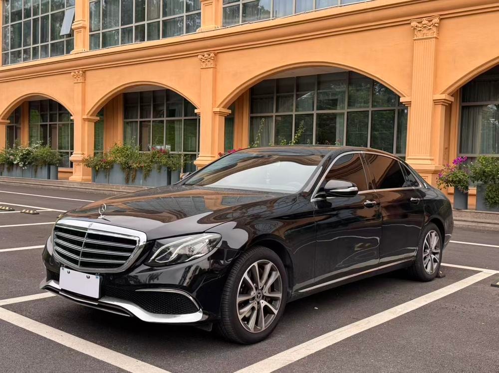 Mercedes-Benz E-Class 2016 — фото автомобиля
