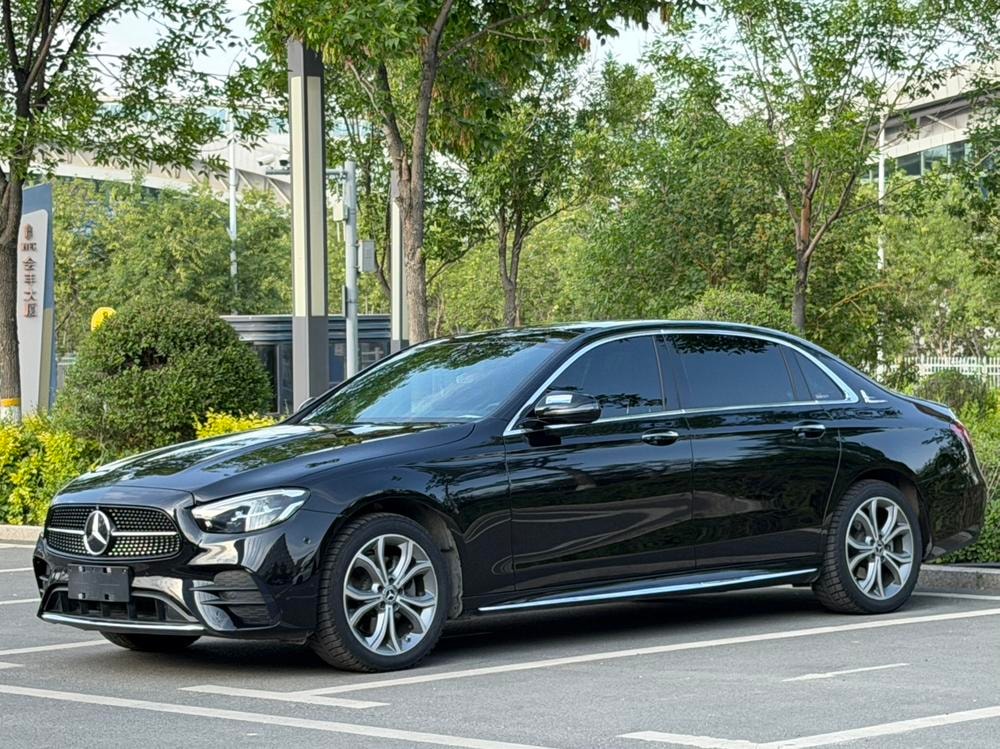 Mercedes-Benz E-Class 2023 — фото автомобиля 1