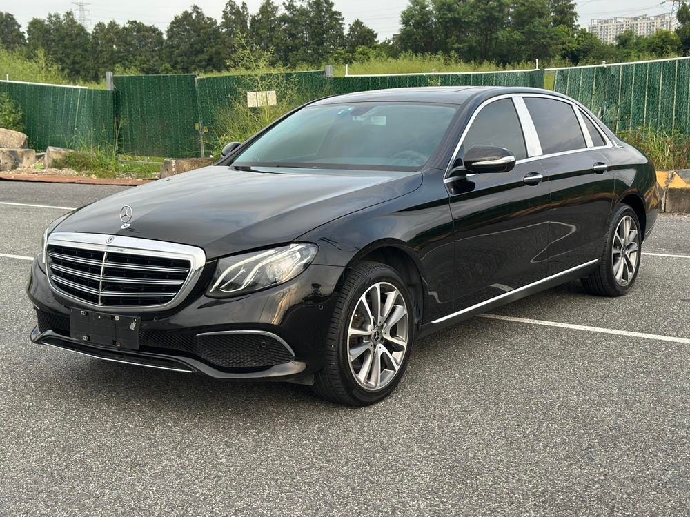 Mercedes-Benz E-Class 2019 — фото автомобиля