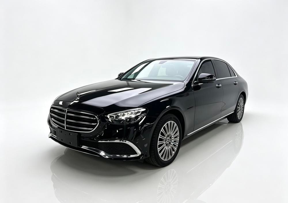 Mercedes-Benz E-Class 2023 — фото автомобиля