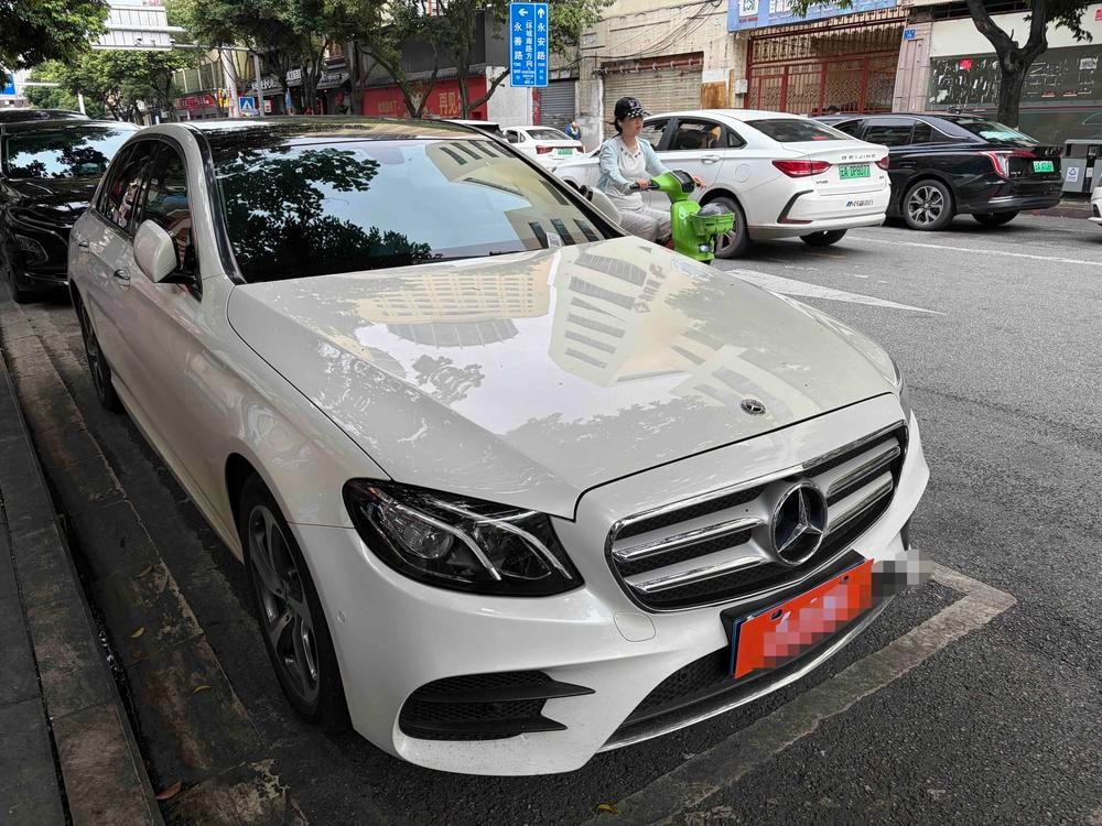 Mercedes-Benz E-Class 2019 — фото автомобиля