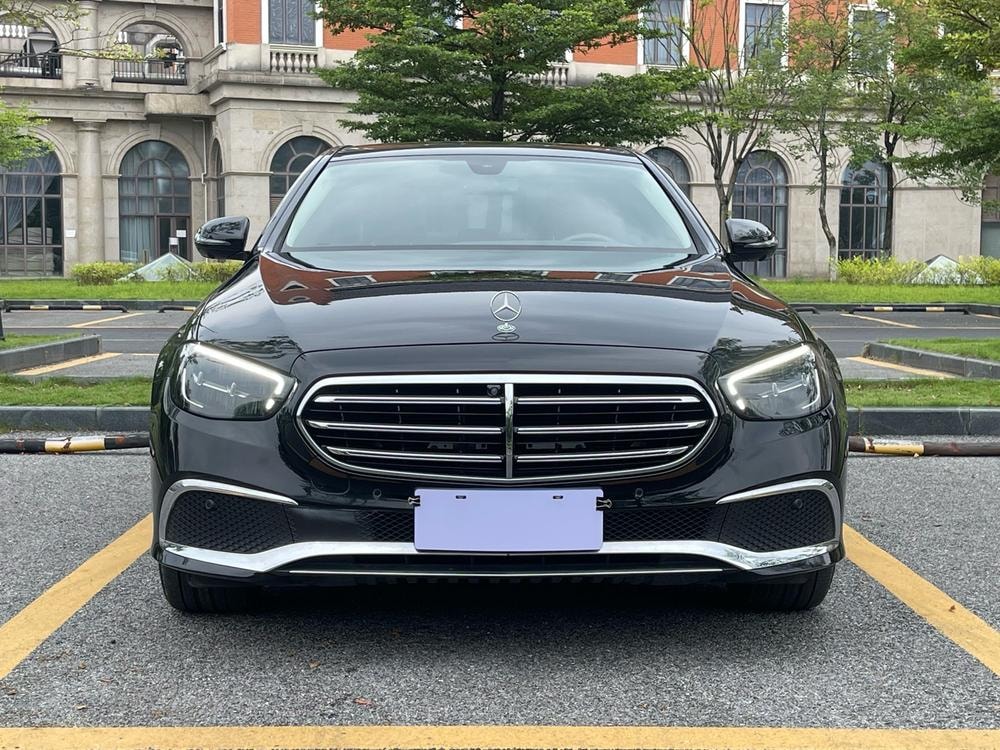 Mercedes-Benz E-Class 2023 — фото автомобиля