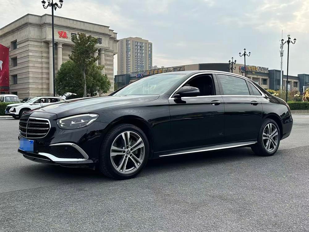 Mercedes-Benz E-Class 2022 — фото автомобиля