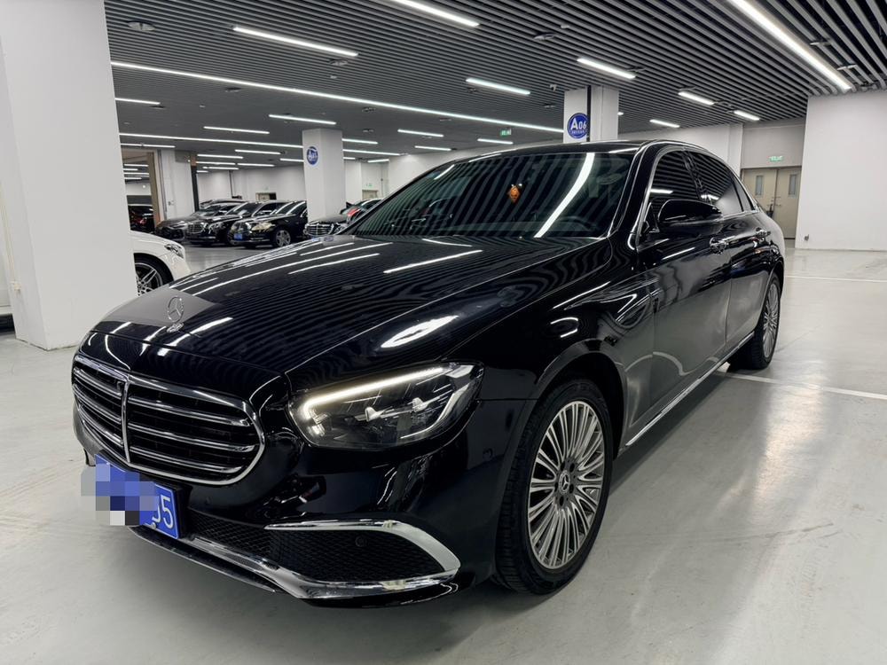 Mercedes-Benz E-Class 2023 — фото автомобиля
