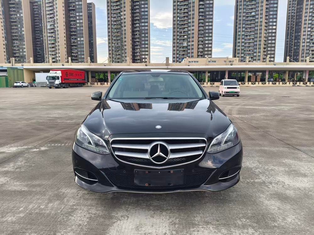 Mercedes-Benz E-Class 2015 — фото автомобиля