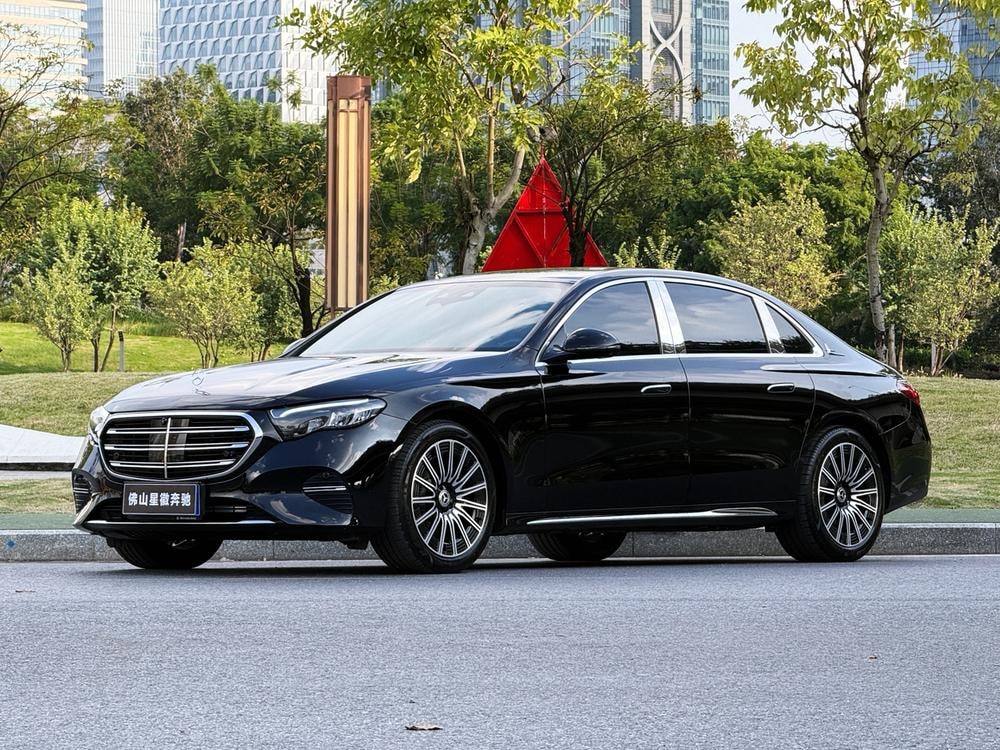 Mercedes-Benz E-Class 2025 — фото автомобиля