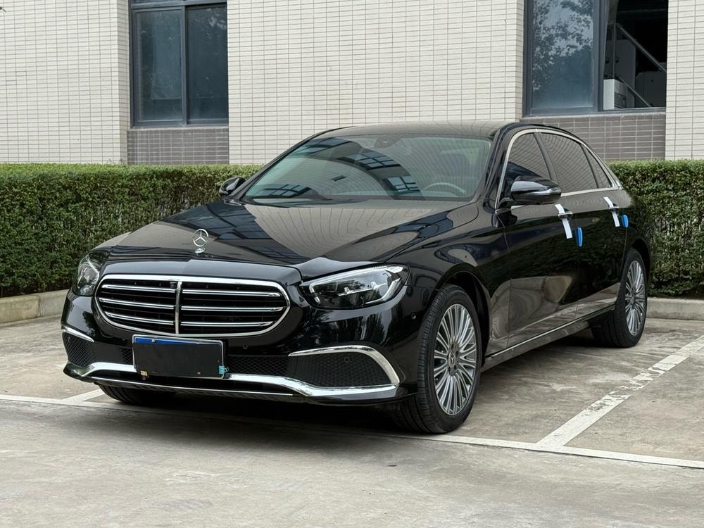 Mercedes-Benz E-Class 2023 — фото автомобиля