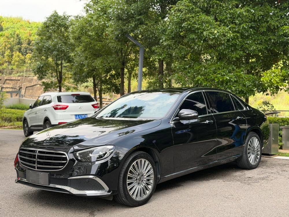 Mercedes-Benz E-Class 2022 — фото автомобиля