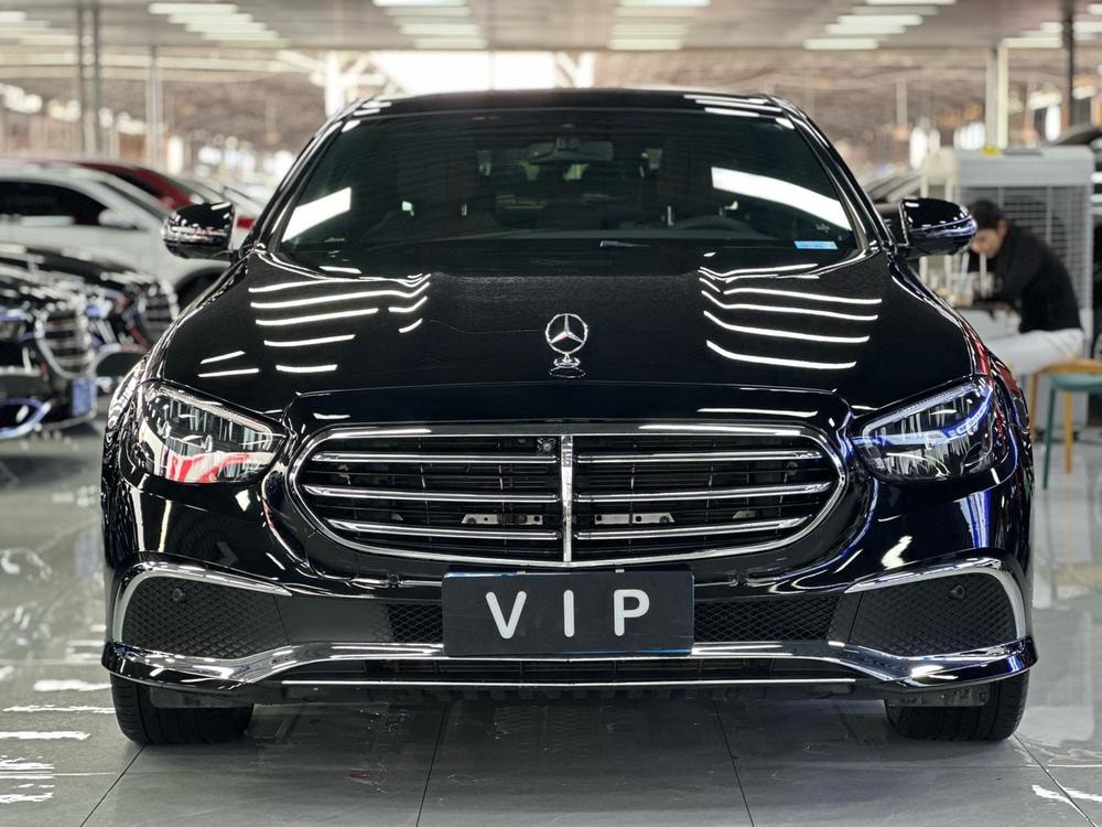 Mercedes-Benz E-Class 2023 — фото автомобиля
