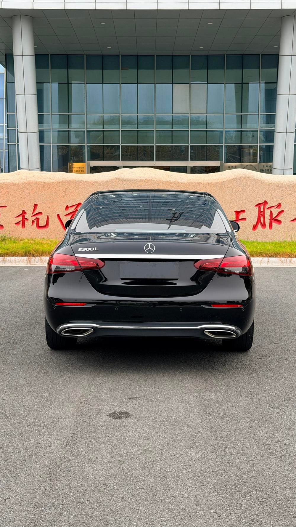 Mercedes-Benz E-Class 2021 — фото автомобиля