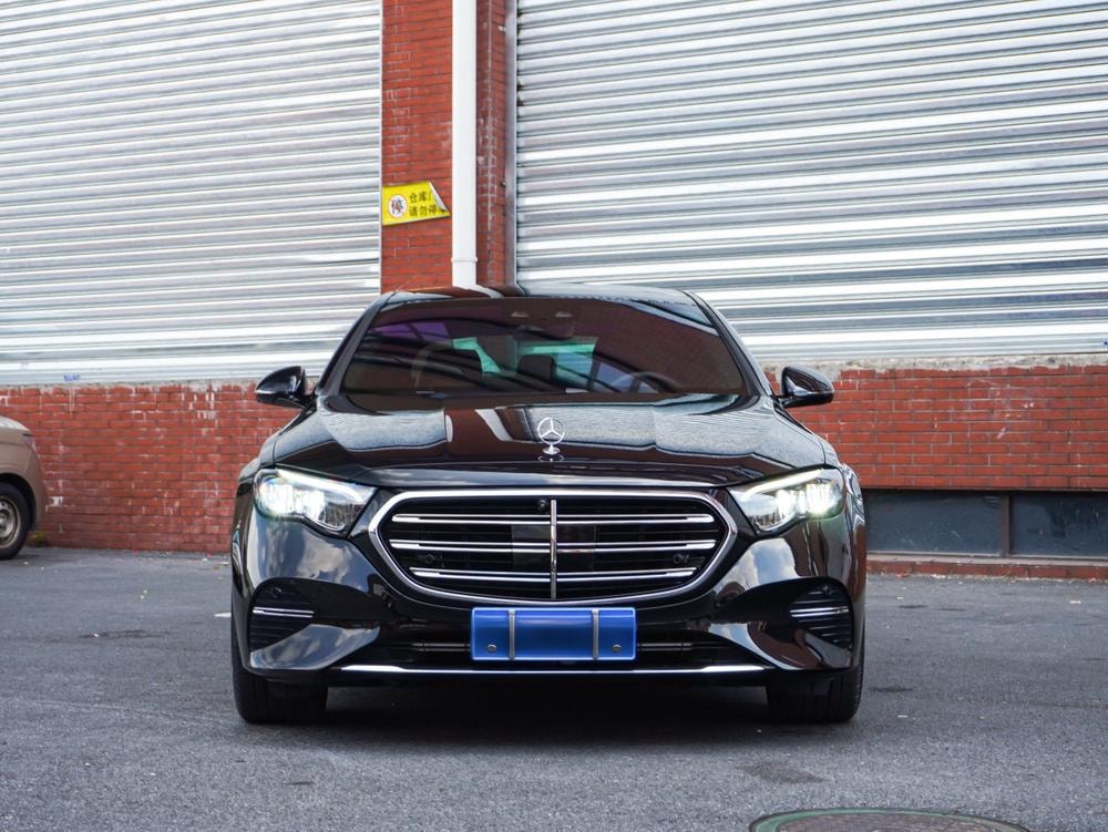 Mercedes-Benz E-Class 2025 — фото автомобиля
