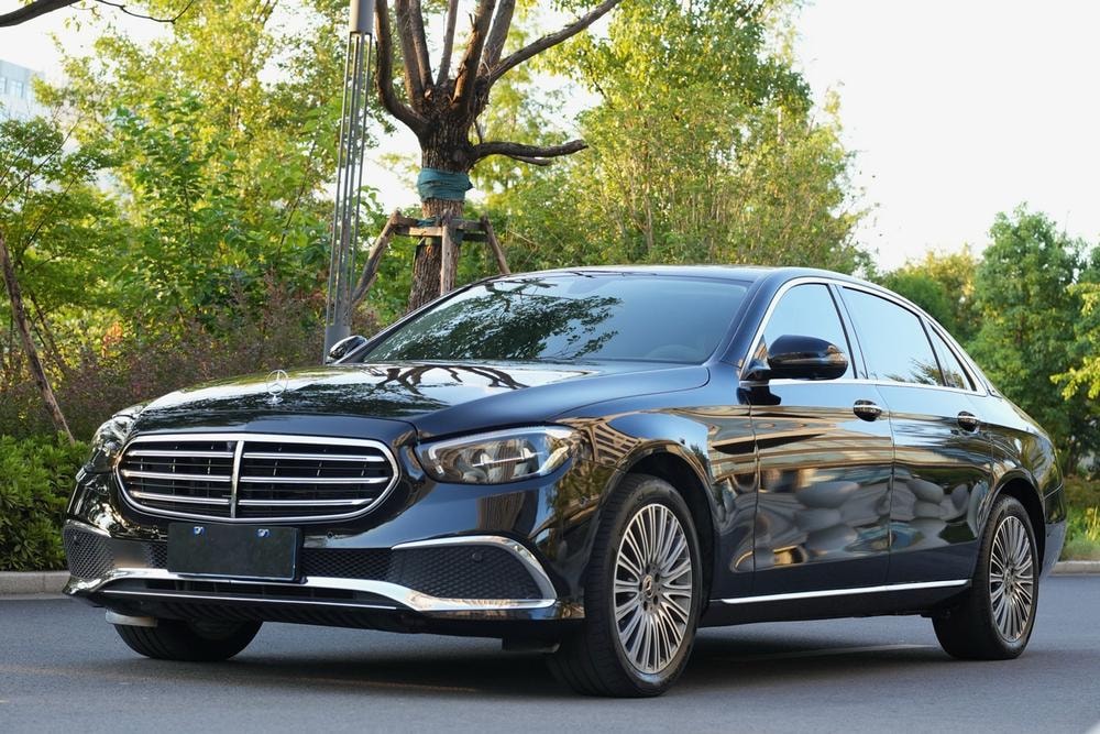 Mercedes-Benz E-Class 2022 — фото автомобиля