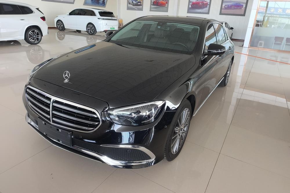 Mercedes-Benz E-Class 2023 — фото автомобиля