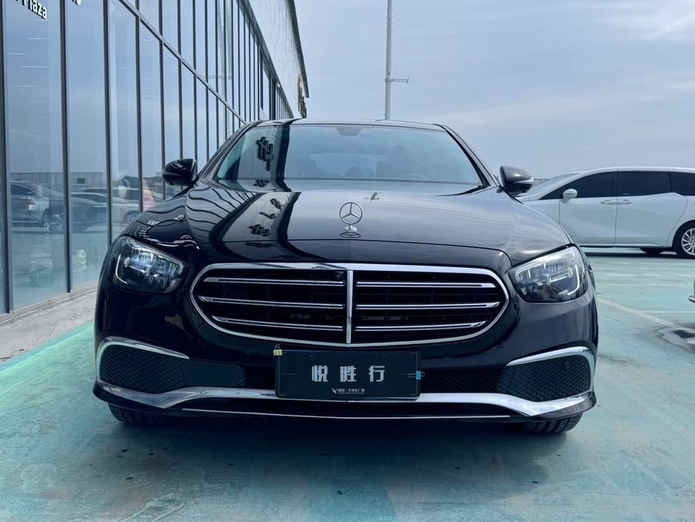 Mercedes-Benz E-Class 2023 — фото автомобиля 1