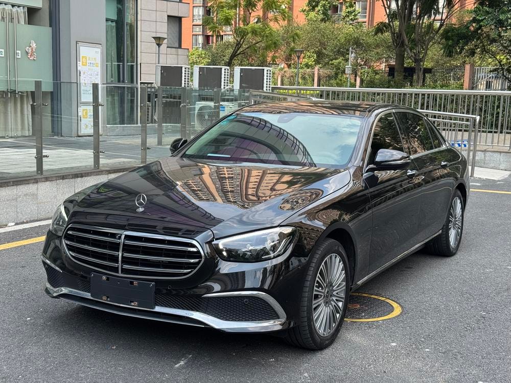 Mercedes-Benz E-Class 2021 — фото автомобиля