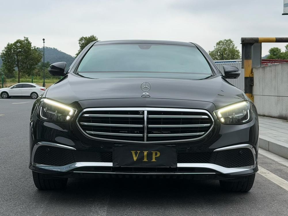 Mercedes-Benz E-Class 2023 — фото автомобиля