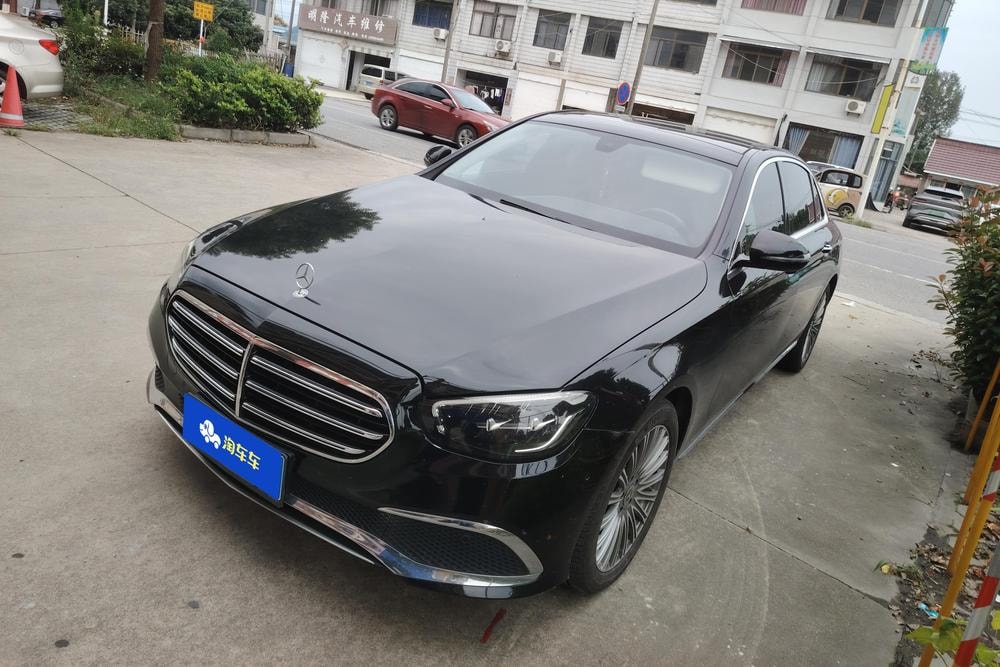 Mercedes-Benz E-Class 2022 — фото автомобиля 1