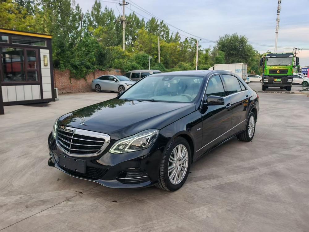 Mercedes-Benz E-Class 2011 — фото автомобиля
