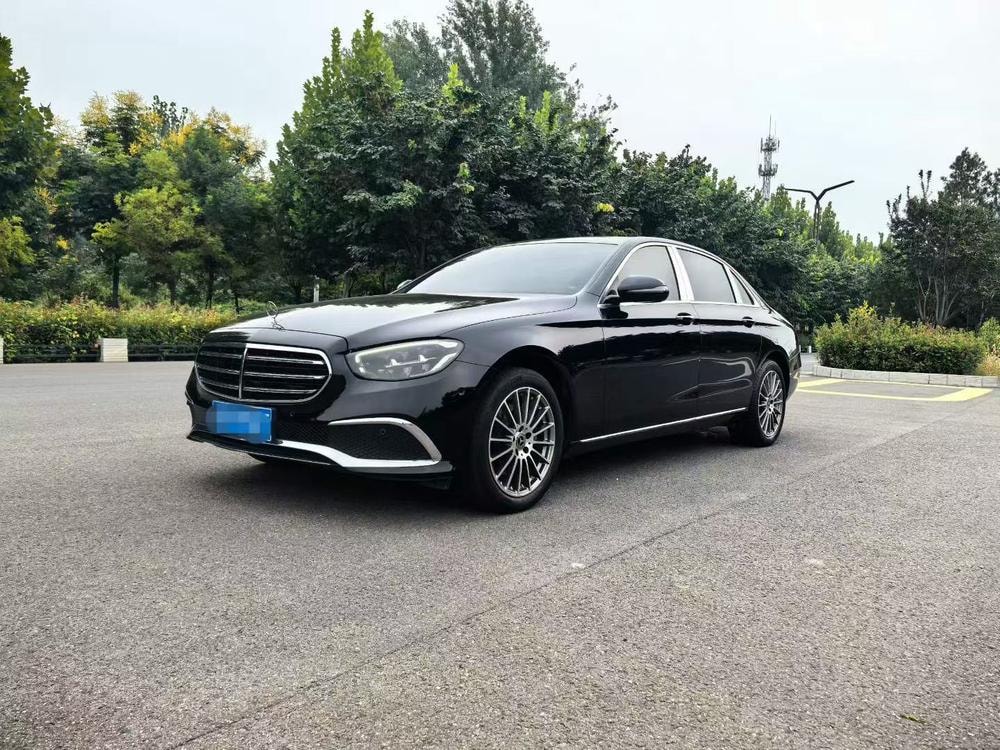 Mercedes-Benz E-Class 2023 — фото автомобиля