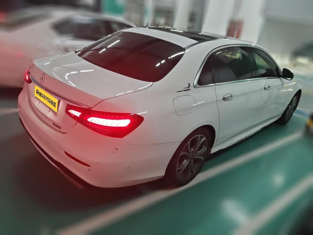Mercedes-Benz E-Class 2022 — фото автомобиля