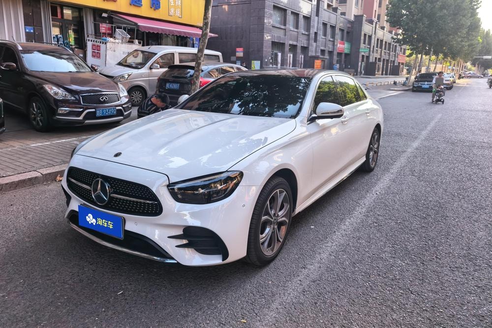 Mercedes-Benz E-Class 2022 — фото автомобиля