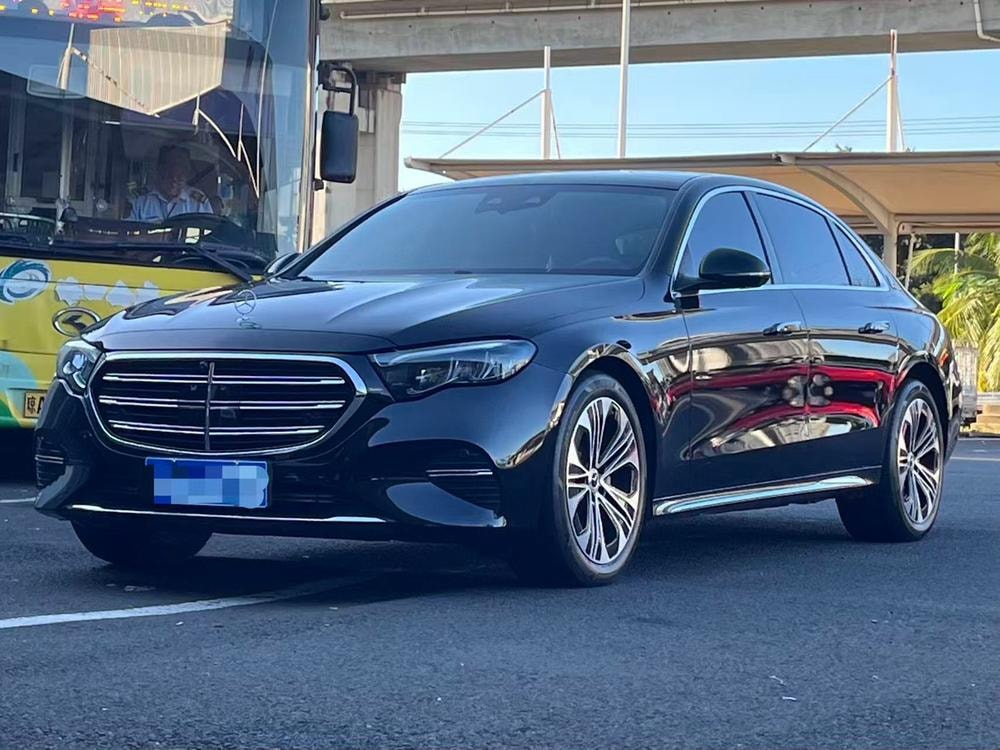Mercedes-Benz E-Class 2025 — фото автомобиля