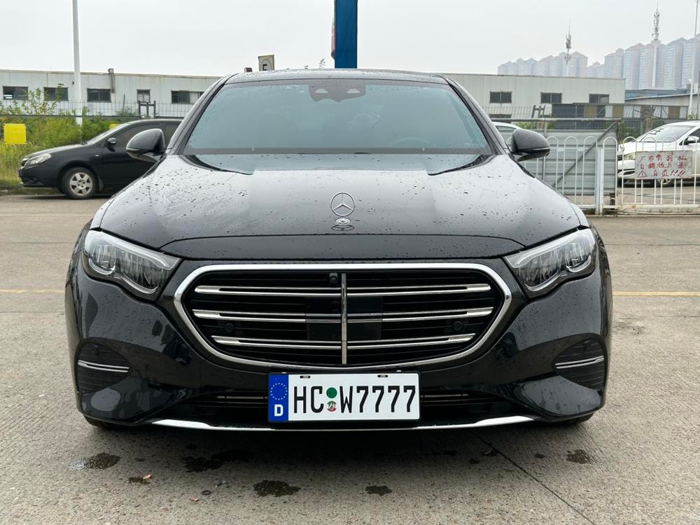 Mercedes-Benz E-Class 2024 — фото автомобиля