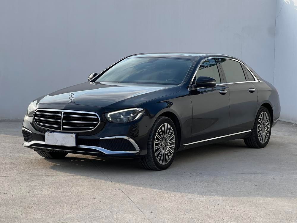 Mercedes-Benz E-Class 2021 — фото автомобиля