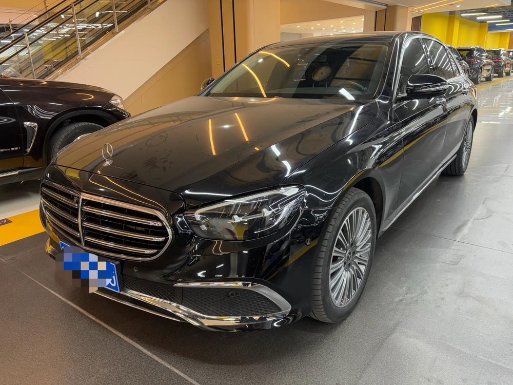 Mercedes-Benz E-Class 2023 — фото автомобиля