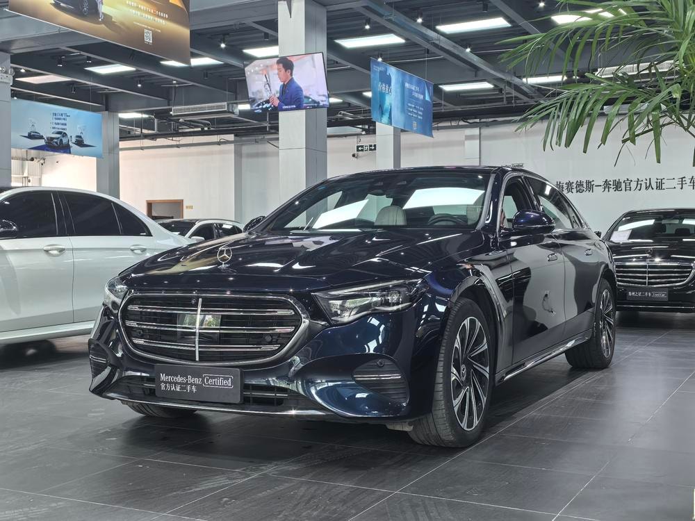Mercedes-Benz E-Class 2024 — фото автомобиля