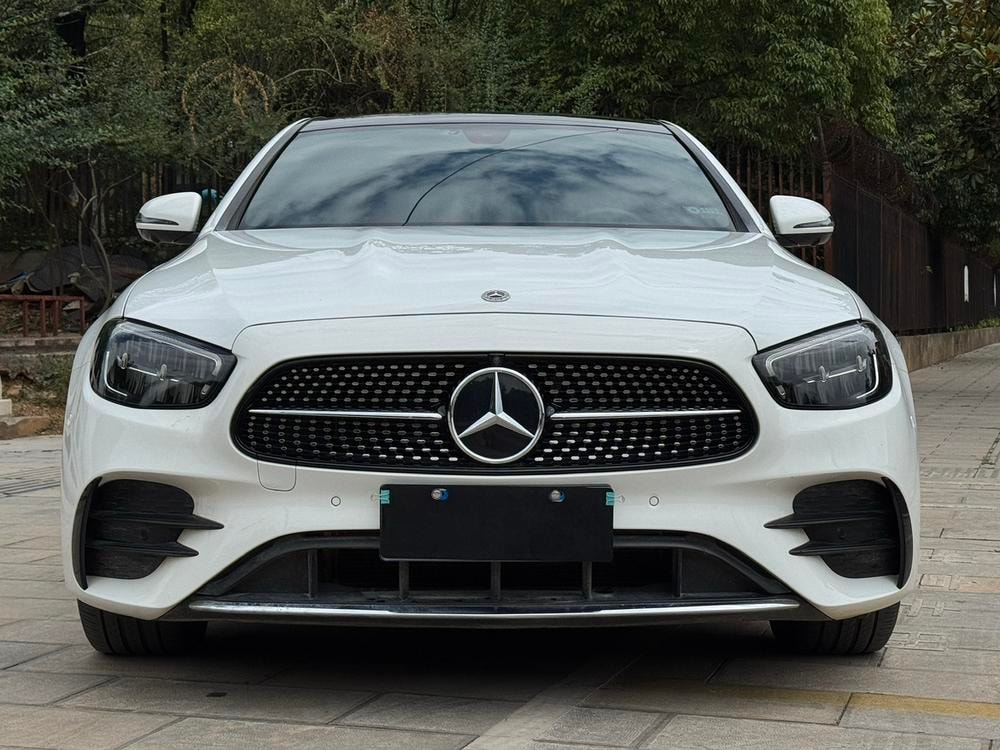 Mercedes-Benz E-Class 2023 — фото автомобиля