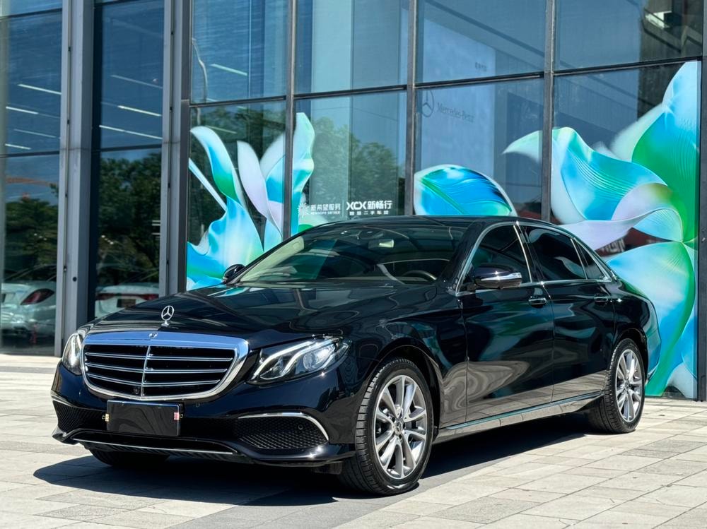 Mercedes-Benz E-Class 2019 — фото автомобиля