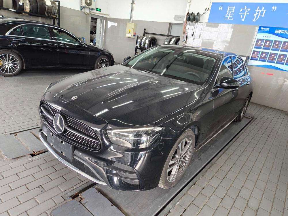 Mercedes-Benz E-Class 2023 — фото автомобиля