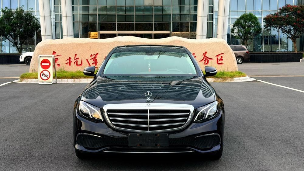 Mercedes-Benz E-Class 2019 — фото автомобиля 1