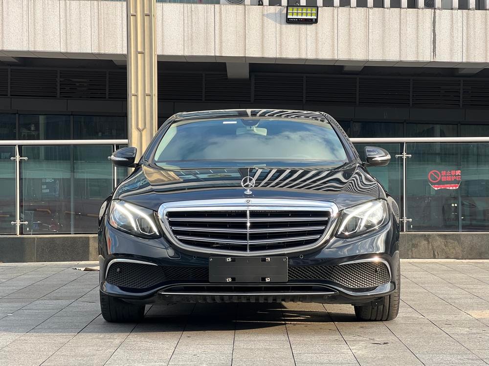 Mercedes-Benz E-Class 2018 — фото автомобиля