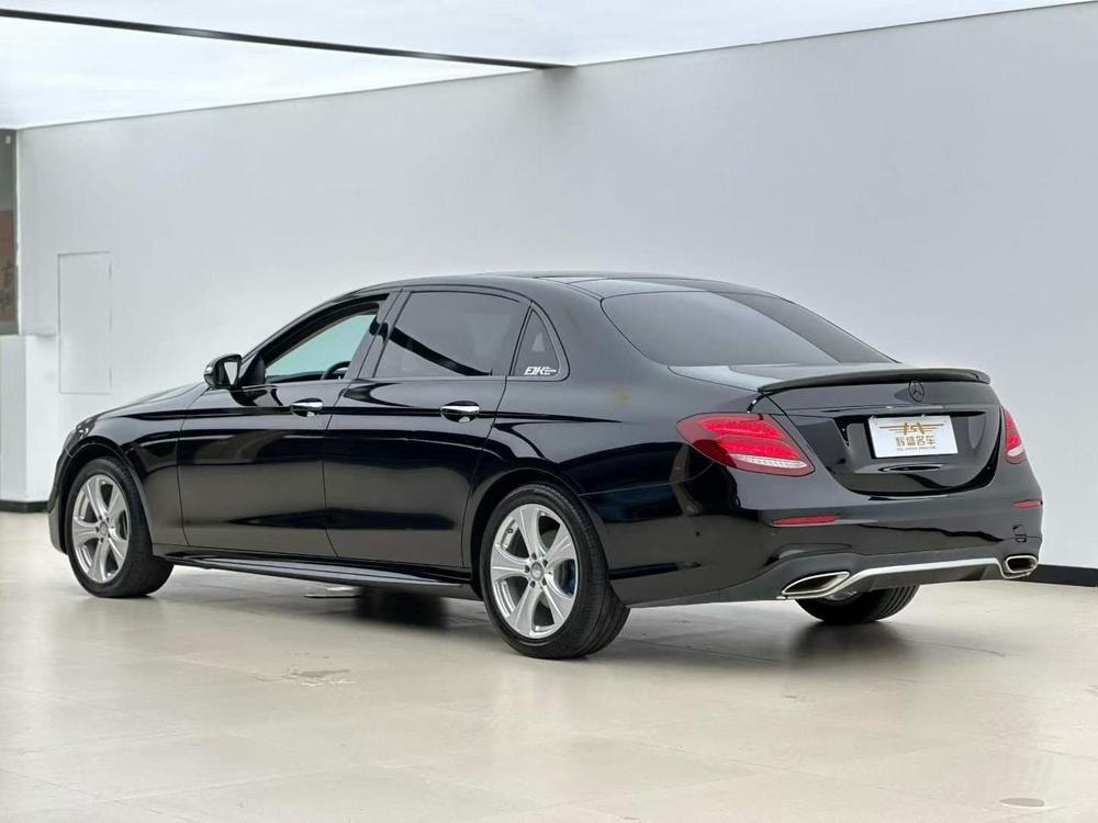 Mercedes-Benz E-Class 2019 — фото автомобиля