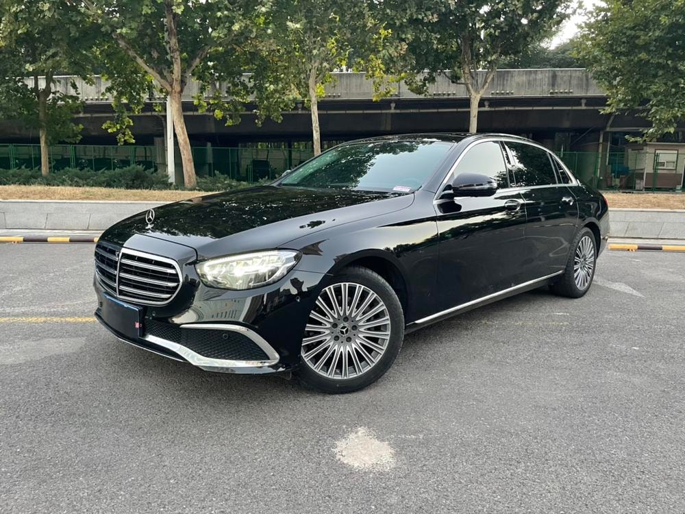 Mercedes-Benz E-Class 2023 — фото автомобиля