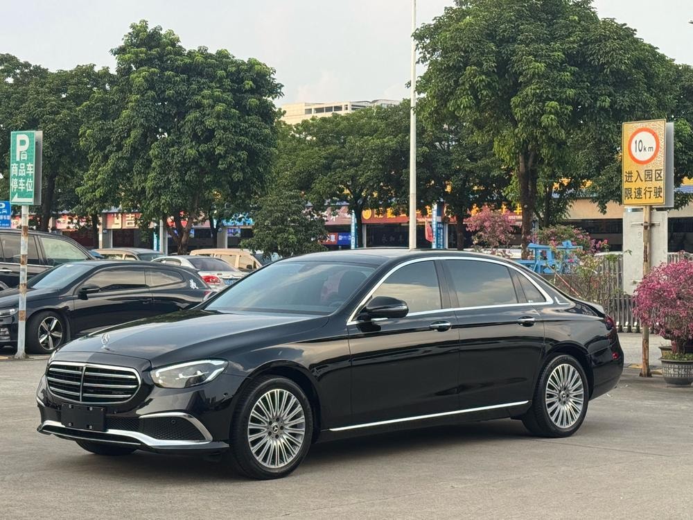 Mercedes-Benz E-Class 2023 — фото автомобиля