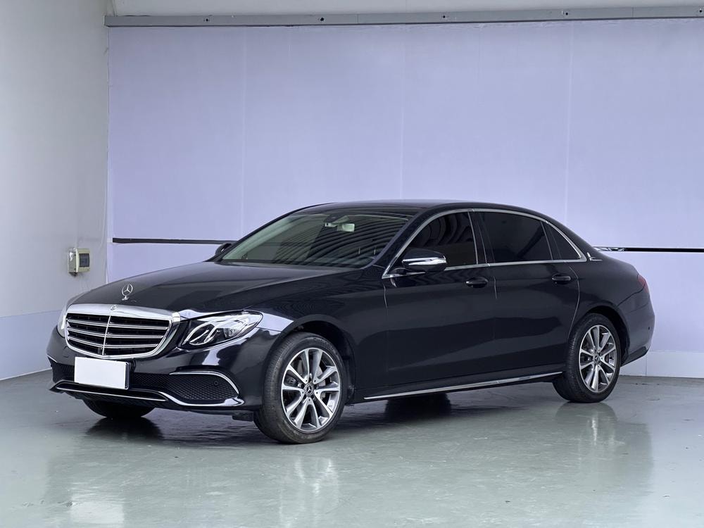 Mercedes-Benz E-Class 2019 — фото автомобиля