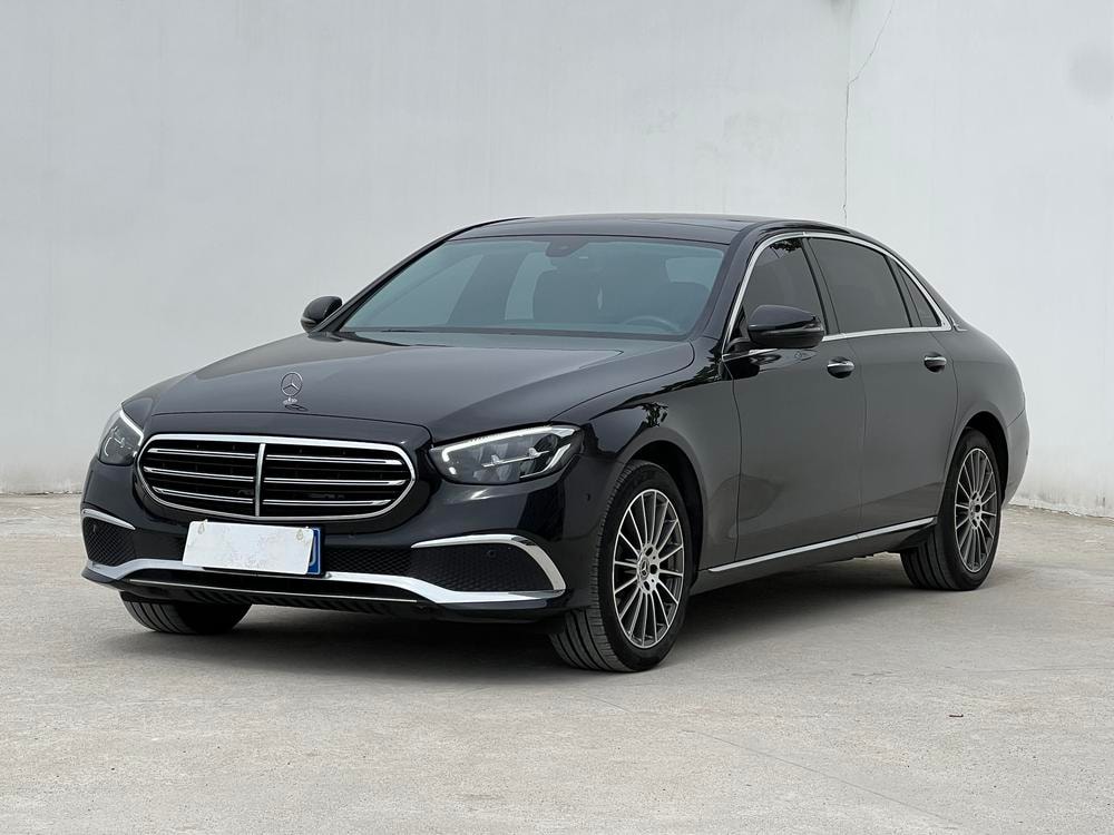 Mercedes-Benz E-Class 2022 — фото автомобиля