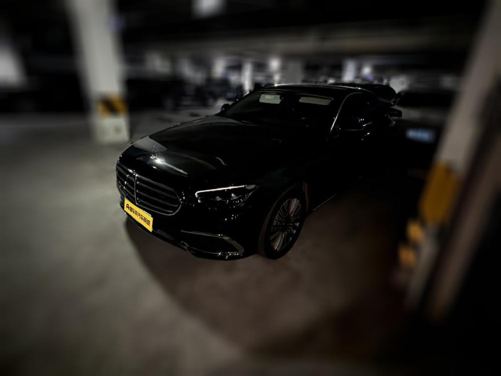 Mercedes-Benz E-Class 2022 — фото автомобиля