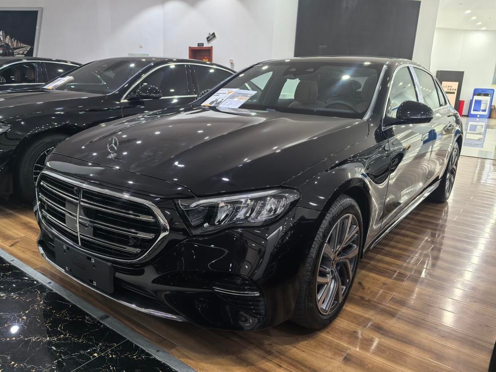 Mercedes-Benz E-Class 2025 — фото автомобиля
