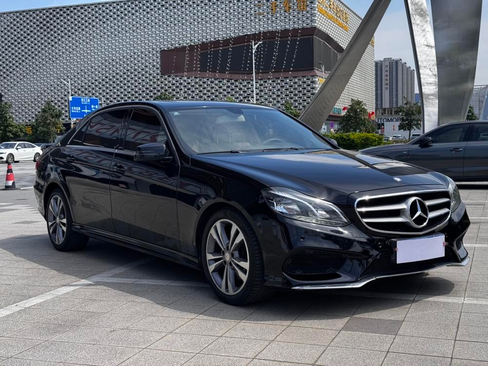 Mercedes-Benz E-Class 2015 — фото автомобиля