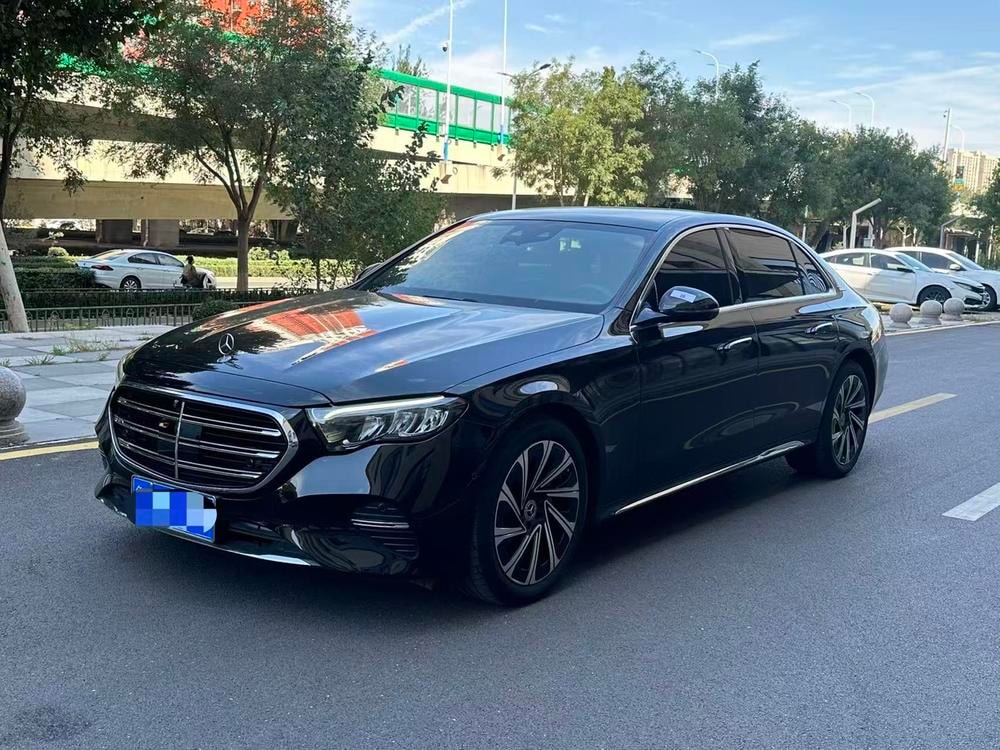 Mercedes-Benz E-Class 2024 — фото автомобиля