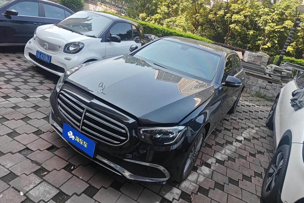 Mercedes-Benz E-Class 2022 — фото автомобиля