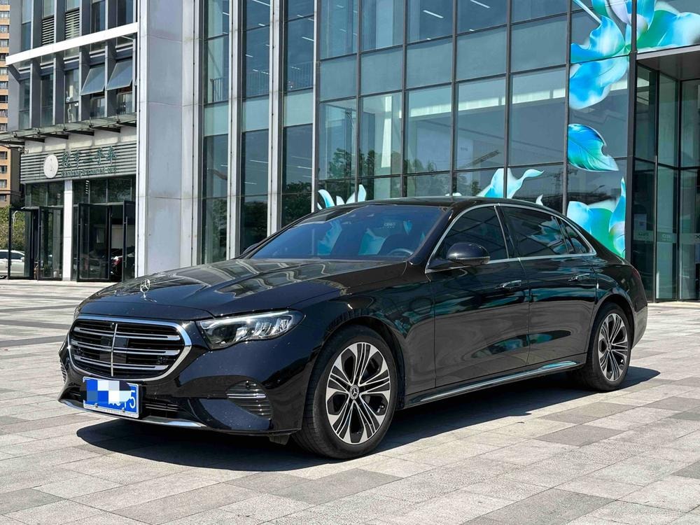 Mercedes-Benz E-Class 2026 — фото автомобиля
